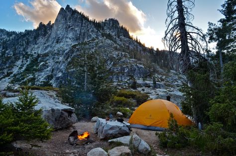 It can be tough to know what you should eat, and how much of it, when you’re on… California Camping, Camping Locations, Alpine Lake, Joshua Tree National Park, Beach Camping, California Adventure, Backpacking Travel, Camping Experience, Camping Meals