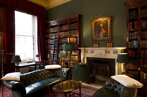 An interior at Brooks’s in St James’s Street. The club was founded in 1764 via thetimes.co.uk Gentlemens Club Decor, Gentlemens Room, London Decor, English Interior, British Interior, Gentlemans Club, Home Library Design, Country Houses, Home Libraries