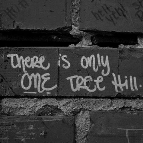 Sawyer Core, Peyton Sawyer Aesthetic, Tree Hill Aesthetic, One Tree Hill Aesthetic, Hill Aesthetic, Chad Micheals, Fall Tv Shows, Notting Hill Quotes, Three Hills