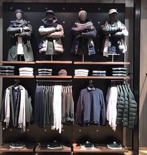 Denim Display, Visual Merchandising Fashion, Shoe Store Design, Visual Merchandiser, Clothing Store Displays, Clothing Store Interior, Clothing Store Design, Retail Store Display, Visual Merchandising Displays