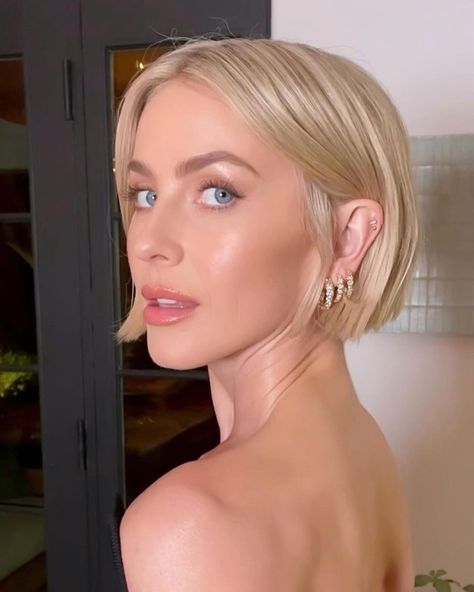 Julianne Hough (@juleshough) • Instagram photos and videos Julianne Hough Short Hair, Julianne Hough Hair, Short Blonde Bobs, Beauty Hair Color, Julianne Hough, Beauty Looks, Blonde Bobs, Short Hair Haircuts, Short Blonde Hair