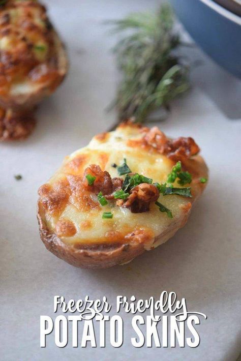 This Freezer Friendly Potato Skins Recipe is going to become your go-to side dish & appetizer favorite! Potato Skins are my favorite appetizer. #potato #skins #easy #best #freezerfriendly #recipe #dinner #appetizer #partyfood Potato Skins Appetizer, Homemade Potato Skins, Potato Skins Recipe, Guacamole Bites, Appetizer Easy, Super Easy Appetizers, Potatoe Skins Recipe, Sweet Potato Dishes, Healthy Superbowl Snacks