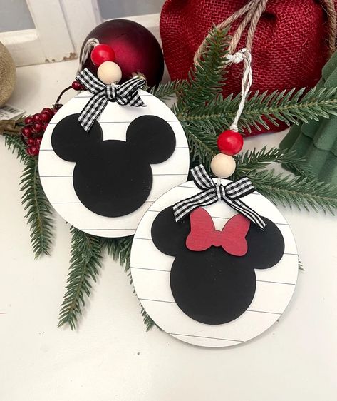 Farmhouse Mickey Christmas Ornament / Minnie Christmas - Etsy Disney Farmhouse, Disney Diy Christmas Ornaments, Disney Christmas Diy, Disney Ornaments Diy, Disney Christmas Crafts, Mickey Mouse Ornaments, Disney Christmas Decorations, Disney Diy Crafts, Disney Christmas Tree