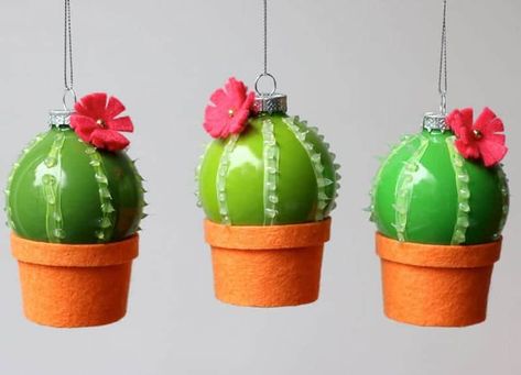 81 Festive Felt DIY Christmas Ornaments... Cactus Ornaments, Mexican Christmas Decorations, Cactus Christmas, Diy Cactus, Diy Felt Christmas Ornaments, Cactus Craft, Christmas Craft Fair, Felt Crafts Christmas, Mexican Christmas