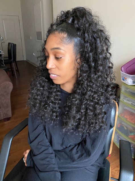 Half up half down quick weave done by @theartoftishlane (instagram) Tracks Hairstyles, Hair Quick Weave, Down Curly Hair, Quick Weave Curly, Half Up Half Down Curly, Down Curly Hairstyles, Beyonce Hairstyles, Curly Half Up Half Down, Curly Hair Half Up Half Down