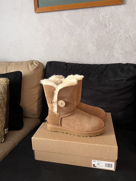 Bailey Button Uggs, Cute Uggs, Ugg Bailey Button, Ugg Bailey, Pretty Shoes, Ugg Boots, Cute Shoes, Chestnut, My Style