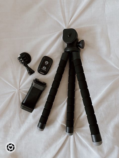 Camera And Tripod Aesthetic, Vlog Camera Tripod, Phone Tripod Aesthetic, Camera Tripod Aesthetic, Best Tripod For Iphone, Tripod Aesthetic, Vlog Equipment, Black Magic Camera, Tripod For Phone