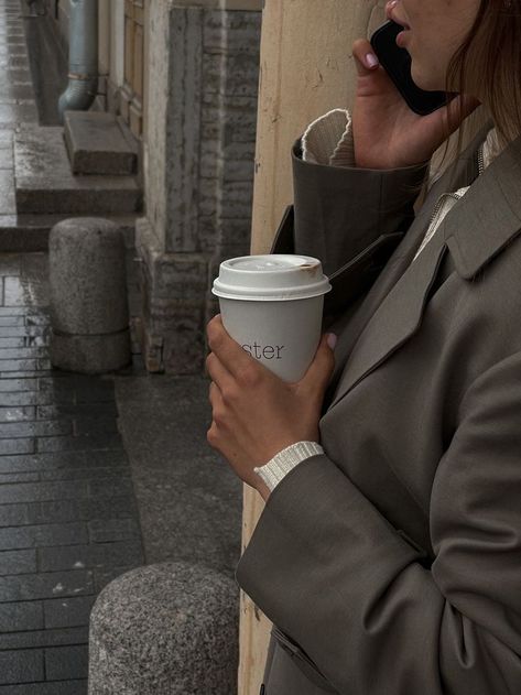 Coffee Shop Photography, Aesthetic Coffee, Future Lifestyle, Aesthetic Women, Mood Board Fashion, Beige Aesthetic, Rain Photography, Branding Photoshoot, Brown Aesthetic