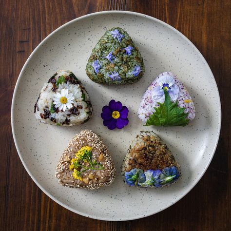 Onigiri — The Climate Foodie Vegan Onigiri, Fantasy Recipes, Photos Of Food, Cooking Torch, Plant Based Food, Recipes Savory, Maitake Mushroom, Grilled Mushrooms, Fried Shallots