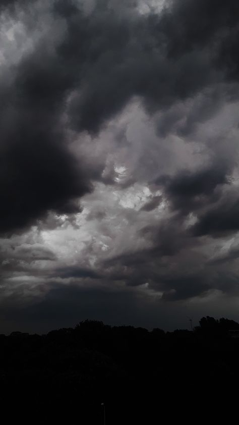 Thunder Clouds Aesthetic, Stormy Clouds Aesthetic, Thunderstorm Aesthetic Wallpaper, Grey Clouds Aesthetic, Gray Sky Aesthetic, Gloomy Sky Aesthetic, Thunderstorm Aesthetic Dark, Dark Weather Aesthetics, Wallpaper Thunderstorms