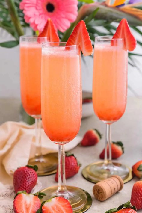 Super easy to make, this Strawberry Bellini recipe is the ultimate strawberry cocktail! It’s perfect for any occasion, especially for Valentine’s Day. Strawberry Bellini Recipe, Belini Recipe, Strawberry Cocktail Recipe, Strawberry Bellini, Prosecco Drinks, Strawberry Cocktail, Cheese Toast Recipe, Valentine Drinks, Valentine Cocktails