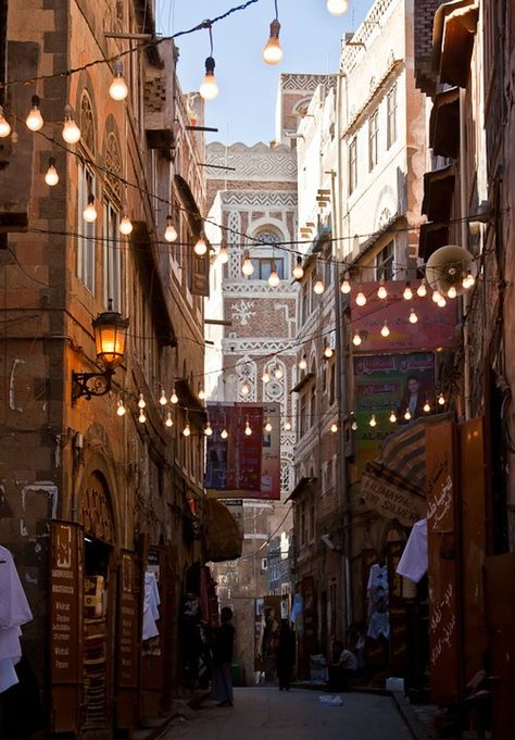 Middle East Aesthetic, Sanaa Yemen, Middle East Map, Middle East Travel, Middle East Culture, Narrow Street, East Street, Arab Culture, Lightbulbs