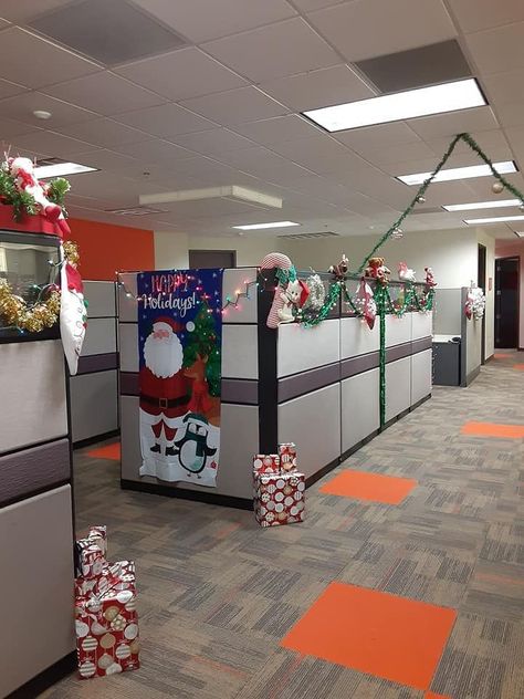 Office Christmas Decorations Cubicles, Christmas Office Decor, Office Christmas Decorations, Office Christmas, Office Workspace, Happy Holidays, Office Decor, Christmas Decorations, Holiday Decor