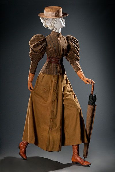 Sporting Fashion: Outdoor Girls 1800 to 1960 - American Federation of Arts Victorian Cycling Outfit, Hunting Dress, Victorian Era Fashion, Fashion Timeline, 1890s Fashion, Designer Activewear, 1900s Fashion, Outdoor Girls, 1800s Fashion