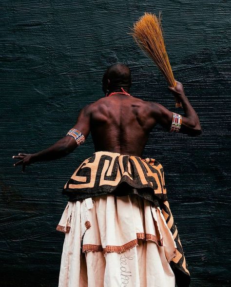 Nicole Rafiki (pictured in the last two frames), an interdisciplinary artist, integrates textiles such as Kuba cloth (shown in the photos above) into her work to delve into themes of remembrance, healing, and cultural analysis. Drawing from her Congolese heritage, she blends photography, beadwork, and textiles to challenge Western anthropological perspectives and address issues like forced migration and racialized perceptions. Her artworks, rich in symbolism and storytelling, reclaim traditi... Kenyan Aesthetic, African Culture Art, Congolese Culture, Afro Clothes, African Costume, Tribe Fashion, African Beadwork, Arte Do Hip Hop, Africa People