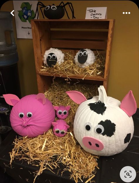 Farm Animal Painted Pumpkins, 4h Pumpkin Contest, Farm Animal Pumpkin Decorating, Farm Pumpkin Carving Ideas, Farm Pumpkin Decorating, Farm Trunk Or Treat Ideas, Pumpkin Painting Funny, Animal Pumpkins, Cow Pumpkin Painting