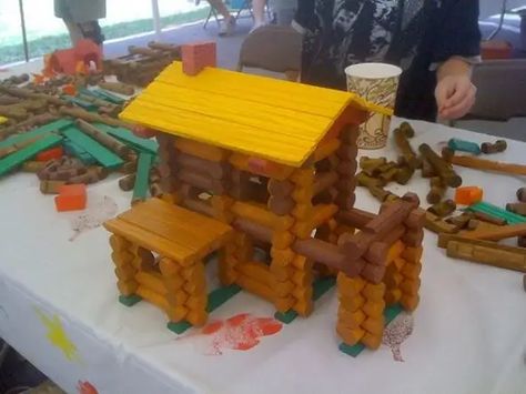 Linkin Logs Ideas, Lincoln Logs Ideas, Linkin Logs, Logs Ideas, Kindergarten Tables, Log Ideas, Cabin Theme, Tinker Toys, Lincoln Logs