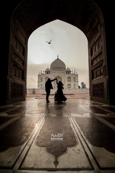 Pre Wedding Shoot Taj Mahal, Travel Pose, Pre Wedding Shoot Ideas, Photographers Gallery, Muslim Couple Photography, Pre Wedding Poses, Wedding Couple Poses Photography, Lovely Places, Cute Muslim Couples