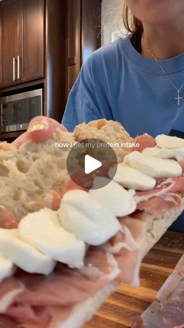 Growing Up Italian™️ on Instagram: "Who else gets the protein intake with a nice prosciutto sandwich 🥖🇮🇹 (@ilarialubrano)" Procuitto Recipes Sandwich, Sandwiches With Prosciutto, Sandwich With Prosciutto, Prosciutto Bread With Provolone, Prochutto Sandwich Prosciutto, Prosciutto Sandwich, Prosciutto Recipes, Protein Intake, July 17