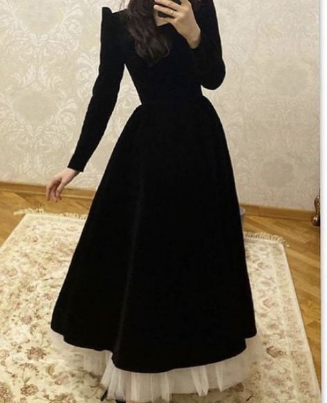 Black Gown Long Sleeve, Black Velvet Dress Outfit, Long Velvet Dress, Velvet Dress Long, Soiree Dress, Tulle Ball Gown, Modest Fashion Outfits, Moda Vintage, Black Party