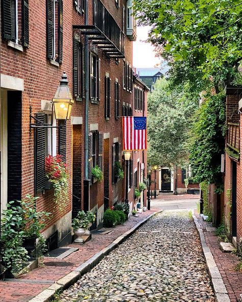 🇺🇸🙏 [BretClancy.Etsy.com] Boston Brownstone, Massachusetts Aesthetic, Boston Architecture, Boston Aesthetic, Beacon Hill Boston, Boston Street, Massachusetts Travel, Boston Usa, Boston Travel