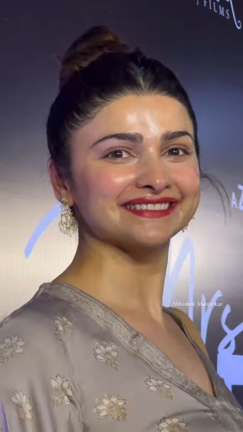 Prachi Desai, Janhvi Kapoor, Face Images, South Actress, Actress Pics, Beautiful Smile Women, Beautiful Smile, Actresses, Beauty