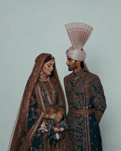 Modern Desi Wedding Dress, Royal Sherwani For Groom, Pakistani Groom Outfits, Pakistani Wedding Photoshoot, Sabyasachi Bridal Collection, Royal Indian Wedding, Eastern Wedding, Indian Wedding Bride, Desi Wedding Dresses