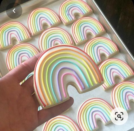 Easy Rainbow Cookies, Tie Dye Cookies Decorated, Pastel Sugar Cookies, Pastel Birthday Cookies, Rainbow Sugar Cookies Royal Icing, Simple Decorated Cookies, Cookie Icing Ideas, Easy Royal Icing Cookies Design, Sugar Cookie Inspiration