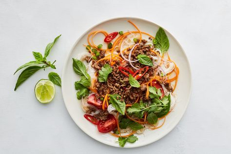 Mince Dinner Ideas, Minced Beef Recipe, Mac Salad Recipe, Thai Noodle Salad, Salad Art, Minced Beef Recipes, Noodle Salad Recipes, Salad Appetizer, Healthy Beef