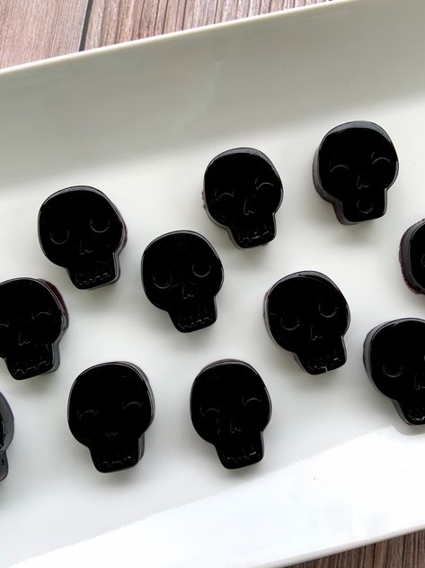 How To Make Black Jello Shots, Black And White Jello Shots, Skull Jello Shots, Black Jello Shots Recipes, Black Shots Alcohol, Black Jello Shots, Fancy Jello, Black Cherry Jello, Rum Jello Shots