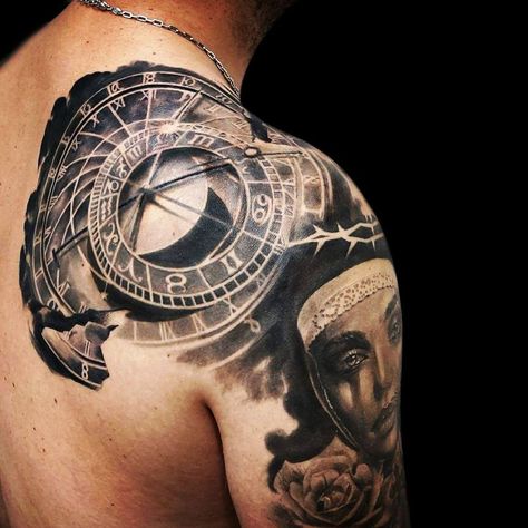 Back, Astronomic Clock Prag, Astronomical Clock Tattoo, Prague Clock, Tattoo Prague, Clock Tattoo, Prague, Football Players, Polynesian Tattoo, Tattoo Ideas, Clock