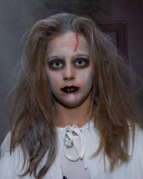 Here are tips for ghost makeup, including tutorials on how to do the eyes and lips. Ghost Girl Makeup, Ghost Makeup Tutorial, Halloween Ghost Makeup, White Face Makeup, Halloween Makeup Kits, Ghost Makeup, Zombie Halloween Makeup, White Face Paint, Ghost Bride