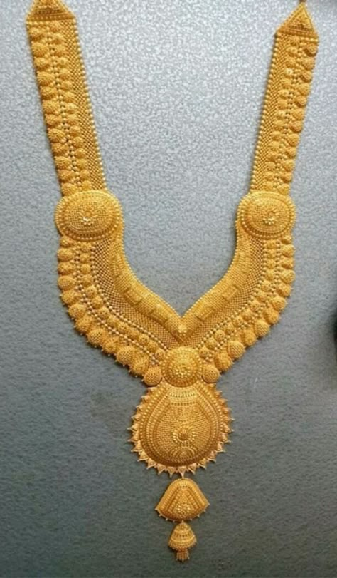 Long haram Indian Gold Necklace Designs, Antique Gold Necklace, Dubai Gold Jewelry, Gold Costume Jewelry, Long Haram, Indian Bridal Jewelry Sets, Bridal Jewellery Design, Gold Mangalsutra Designs, Gold Jewelry Simple Necklace