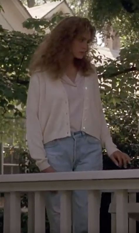 Julia Roberts in Sleeping with the Enemy (1991) Sleeping With The Enemy, Julia Roberts Style, Stylish Words, 90’s Outfits, 90s Girl, Mum Fashion, Outfit 90s, 90s Outfit, Fashion Mood Board