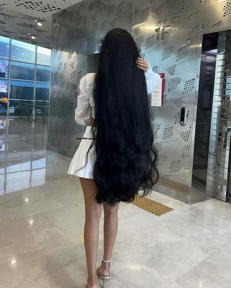 Bun Braids, Afro Hair Care, Black Wavy Hair, Black Hair Aesthetic, Long Hair Care, Perfect Bun, Long Shiny Hair, Extremely Long Hair, Hair Inspiration Long