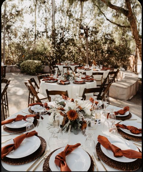 Fall Wedding Colors Table Settings, Circle Table Wedding Decor Terracotta, Wedding Fall Aesthetic, Fall Wedding Floating Candles, Center Piece For Fall Wedding, Fall Wedding Table Decorations Burnt Orange, Wedding Table Napkins Ideas, Rust Wedding Aesthetic, Outside Fall Wedding Reception