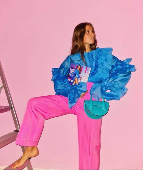 Meet The Color That Will Dominate Your 2021 Outfits | Fashionisers© - Part 8 Color Blocking Photoshoot, Colorful Studio Photoshoot, Colorful Photoshoot Ideas, Colourful Photoshoot, Electric Blue Outfit, Jacquemus Style, Outfits Colourful, Colorful Photoshoot, 2021 Outfits