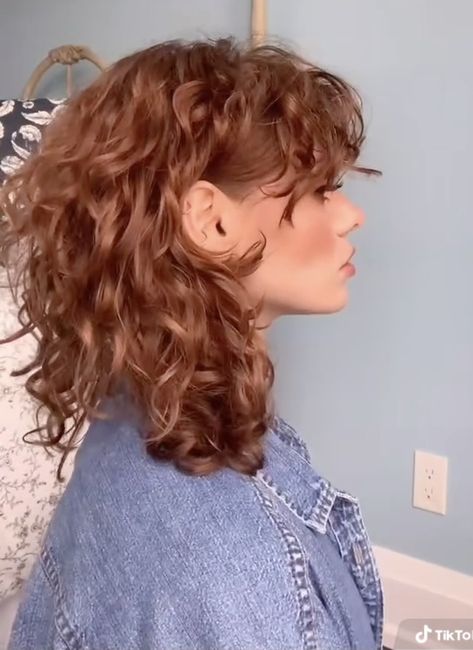 Shaggy Curly Hair, Curly Red Hair, Natural Curly Hair Cuts, Red Curly Hair, Shaggy Haircuts, Curly Hair Photos, Wavy Haircuts, Haircuts For Curly Hair, Curly Hair Women