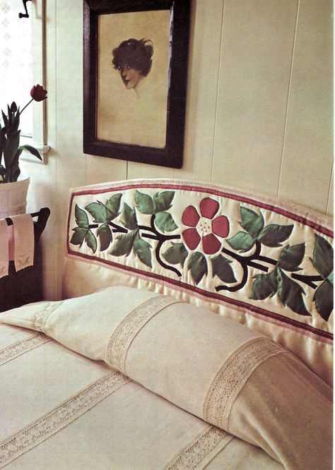 Offering a vintage instant PDF download applique pattern to make this currently stylish padded headboard cover with A flower centered with green vines. Easy to coordinate with your favorite bedroom colors. Apply the design directly to your existing headboard. PDF includes full and easy step-by-step instructions. All patterns are in ENGLISH. This is an INSTANT DOWNLOAD - Not a paper pattern - NO shipping. The PDF pattern will be available for you to download immediately after your payment has bee Vintage English Bedroom, Grannycore Bedroom, Wallpapered Headboard, Diy Vintage Headboard, Twin Headboard Ideas, Mosaic Headboard, Quilt Headboard, Hand Painted Headboard, Cute Headboard