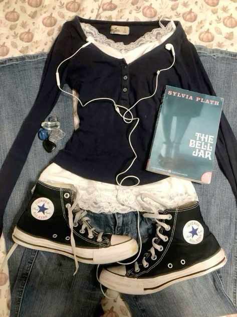 Twigliht Aesthetic Outfits, Y2k Outfits With Converse, Cute Outfits For School Aesthetic, Twilight Style Outfits, Twilight Aesthetic Outfit Summer, Downtown Style Aesthetic, Emo Coquette Outfits, Lamp Aesthetic Outfit, Twilight Clothes Aesthetic