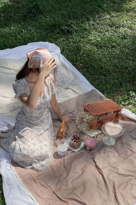 Picnic Date Outfits, Picnic Fashion, Picnic Photo Shoot, Picnic Pictures, Picnic Photography, Happy Birthday Clip, Debut Photoshoot, Debut Ideas, Picnic Outfit