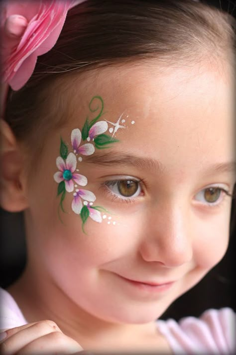 Nadine's Dreams Face Painting - Photo Gallery Preschool Face Painting Ideas, Medieval Face Paint Ideas, Easter Face Paint, Easy Halloween Face Painting, Face Painting Flowers, Eye Face Painting, Fairy Face Paint, Bodysuit Tattoos, Festival Face Paint