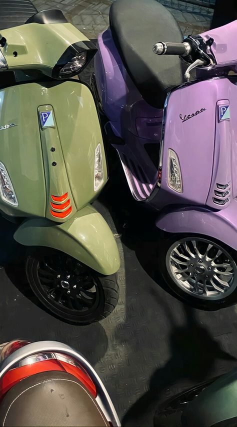 Motor Vespa Aesthetic, Vespa Matic Aesthetic Wallpaper, Pap Vespa Matic, Vespa Matic Aesthetic, Garasi Motor, Vespa Aesthetic, Motor Vespa, Vespa Matic, Vespa 150