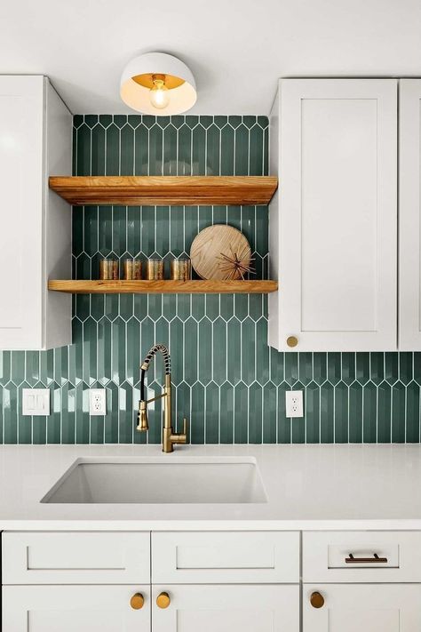 TileBar on X: "We are here for the green tile trend! 👌 This backsplash gives the space a super unique yet classic style thanks to the stunning Jade color and 3-D effect of these picket tiles. Who else is loving green lately?? 💚 Featured Product: Kent 3D in Jade Designed By: @b3ecreative https://t.co/3fVnrHkwlw" / X Jade Tile Kitchen, Jade Green Backsplash, Green Kitchen Splashback Tiles, Picket Tile, Green Tile Backsplash, Kitchen Backsplash Trends, Kitchen Splashback Tiles, Garage Storage Inspiration, Earthy Bedroom