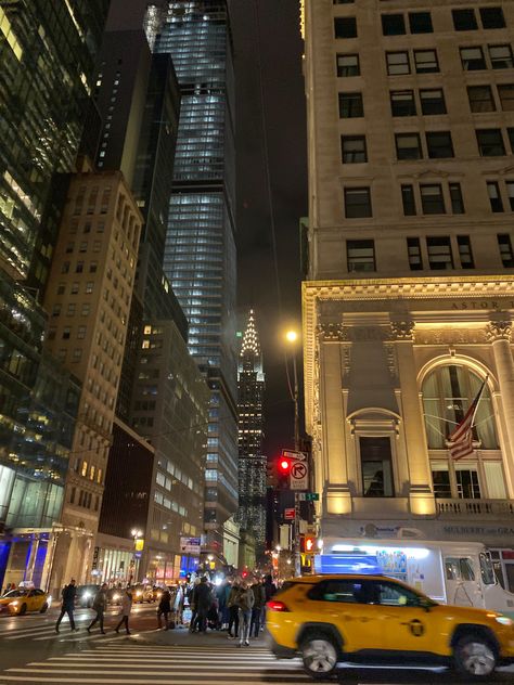 Pictures In Nyc, Places To Take Pictures, New York Vibes, Whatsapp Wallpaper Cute, Nyc Baby, Flatiron Building, Empire State Of Mind, Nyc Girl, Nyc Aesthetic