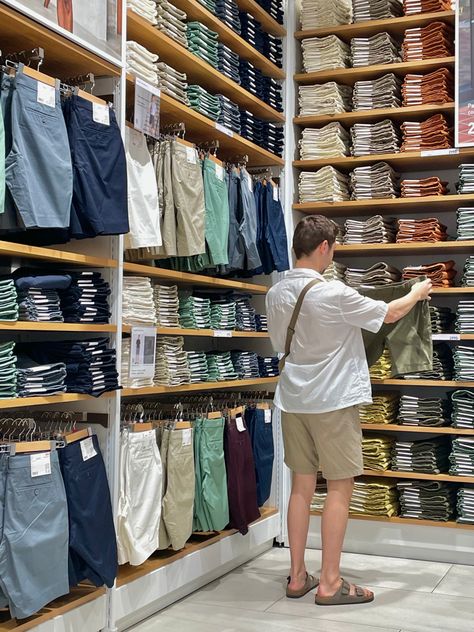 inspo how to take pictures for men in mall store shop uniqlo clothes neutral colors aesthetic Uniqlo Store Interior, Clothes Neutral Colors, Uniqlo Aesthetic, Neutral Colors Aesthetic, Uniqlo Clothes, Uniqlo Outfit, Uniqlo Store, Colors Aesthetic, Clothing Store Interior