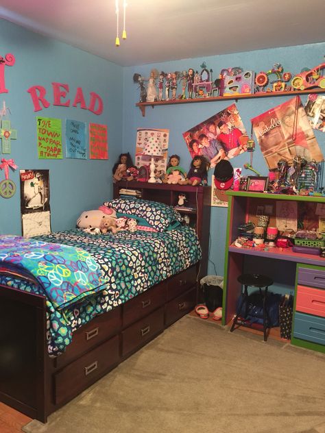 My 11yr old granddaughter's Side of her & her sisters room Bedroom 2000s, Early 2000s Bedroom, 2000s Bedroom Aesthetic, 2000s Bedroom, 2000s Room, Early 2000s Aesthetic, Fall Bedroom, Ideas Hogar, 2000s Aesthetic