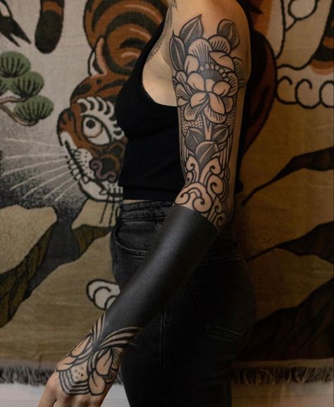 Arm Cover Up Tattoos, Black Sleeve Tattoo, Cover Up Tattoos For Women, Jagua Henna, Solid Black Tattoo, Black Tattoo Cover Up, Girl Back Tattoos, Blackout Tattoo, Wicked Tattoos