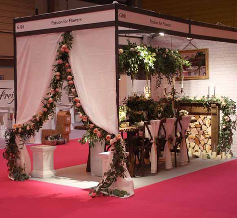 Expo Booth Ideas, Wedding Vendors Booth, Wedding Expo Booth, Wedding Show Booth, Bridal Show Booths, Top Wedding Registry Items, Peach Wedding Flowers, Bridal Fair, Booth Wedding