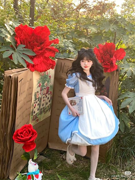 Cosplay Alice In Wonderland, Alice In Wonderland Cosplay, Alice Halloween, Wonderland Cosplay, Disney Princess Cosplay, Alice Cosplay, Alice Costume, Mad Hatter Party, Alice In Wonderland Costume